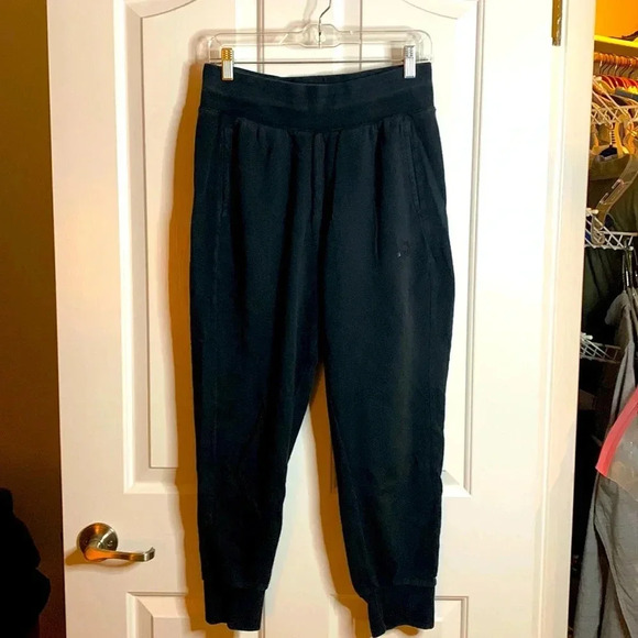 EUC womens PUMA black joggers size medium - Picture 1 of 9